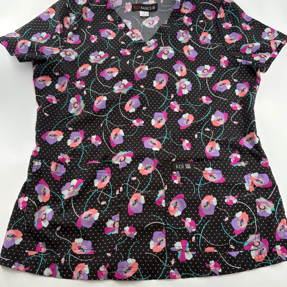 Koi Floral Scrub Top Black